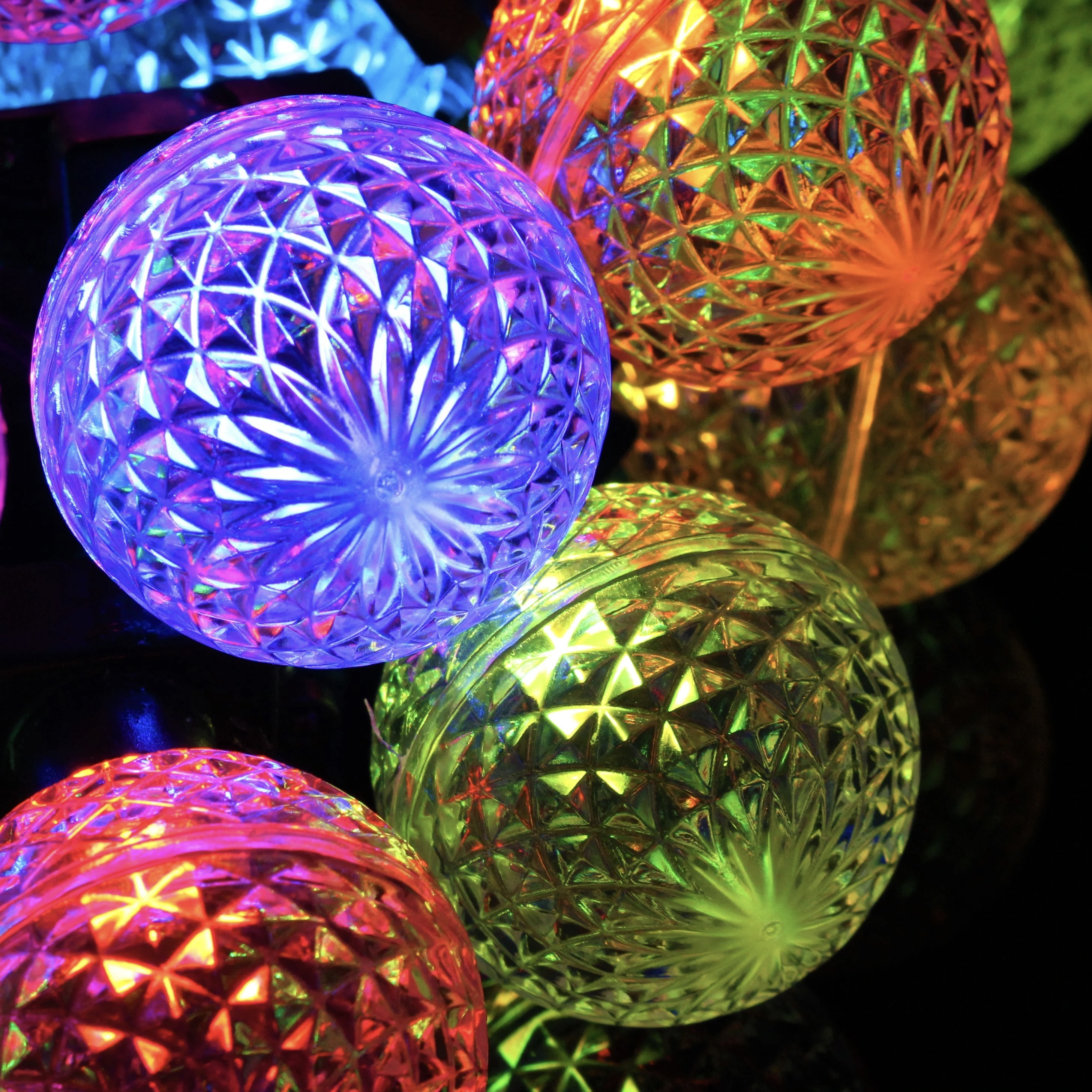 Lumière Triklit à facettes RVB G40